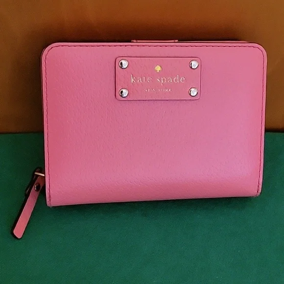 Kate Spade New York Cara Wellesley Wallet - Picture 1 of 7